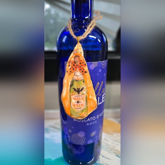 Halloween Themed - 🌊🐚Handcrafted Oyster Shell Bottle Decor – Resin Seal - Picture 1 of 4